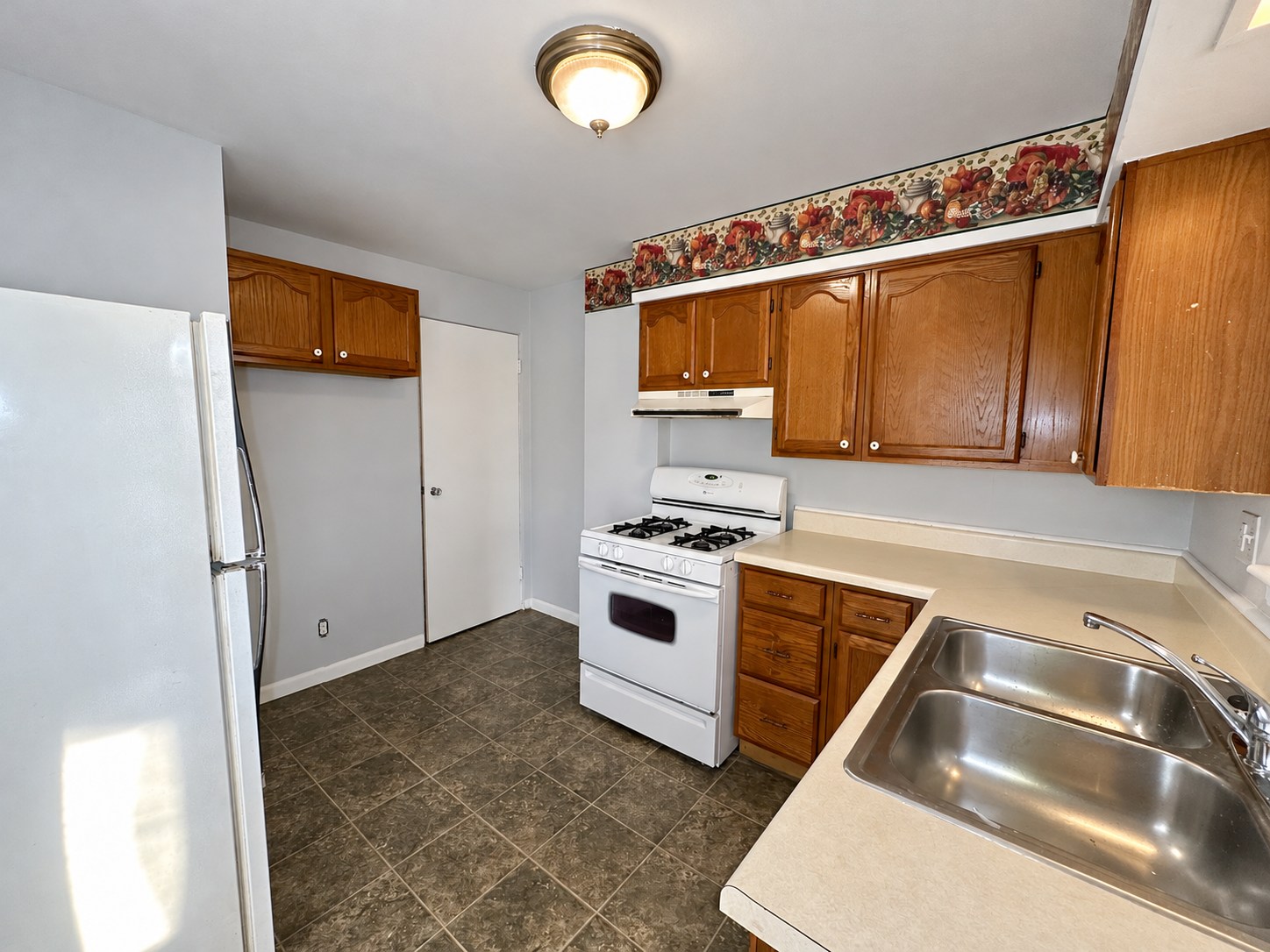 315 Chestnut Street — Kitchen, alternate view