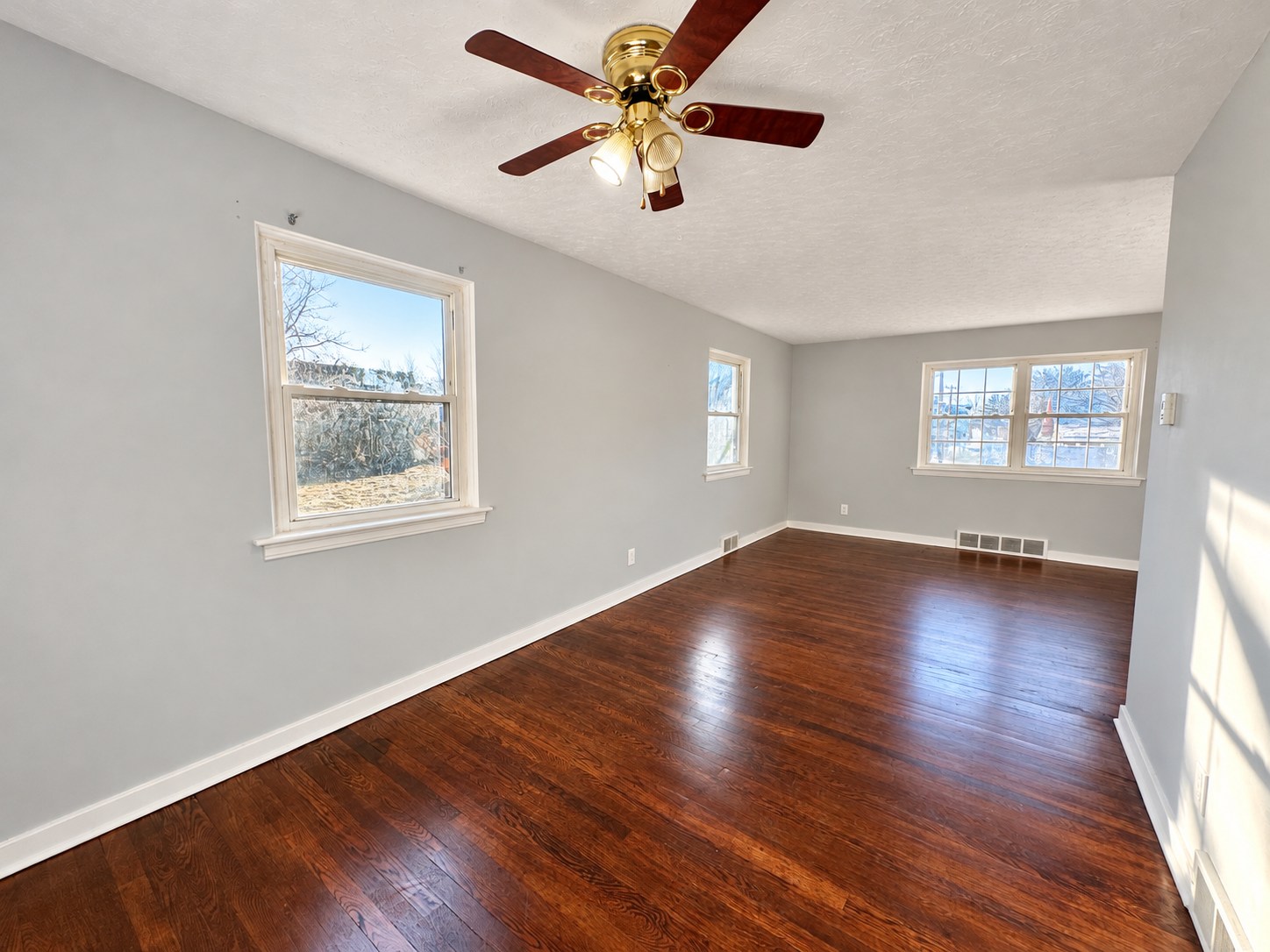 315 Chestnut Street — Dining area