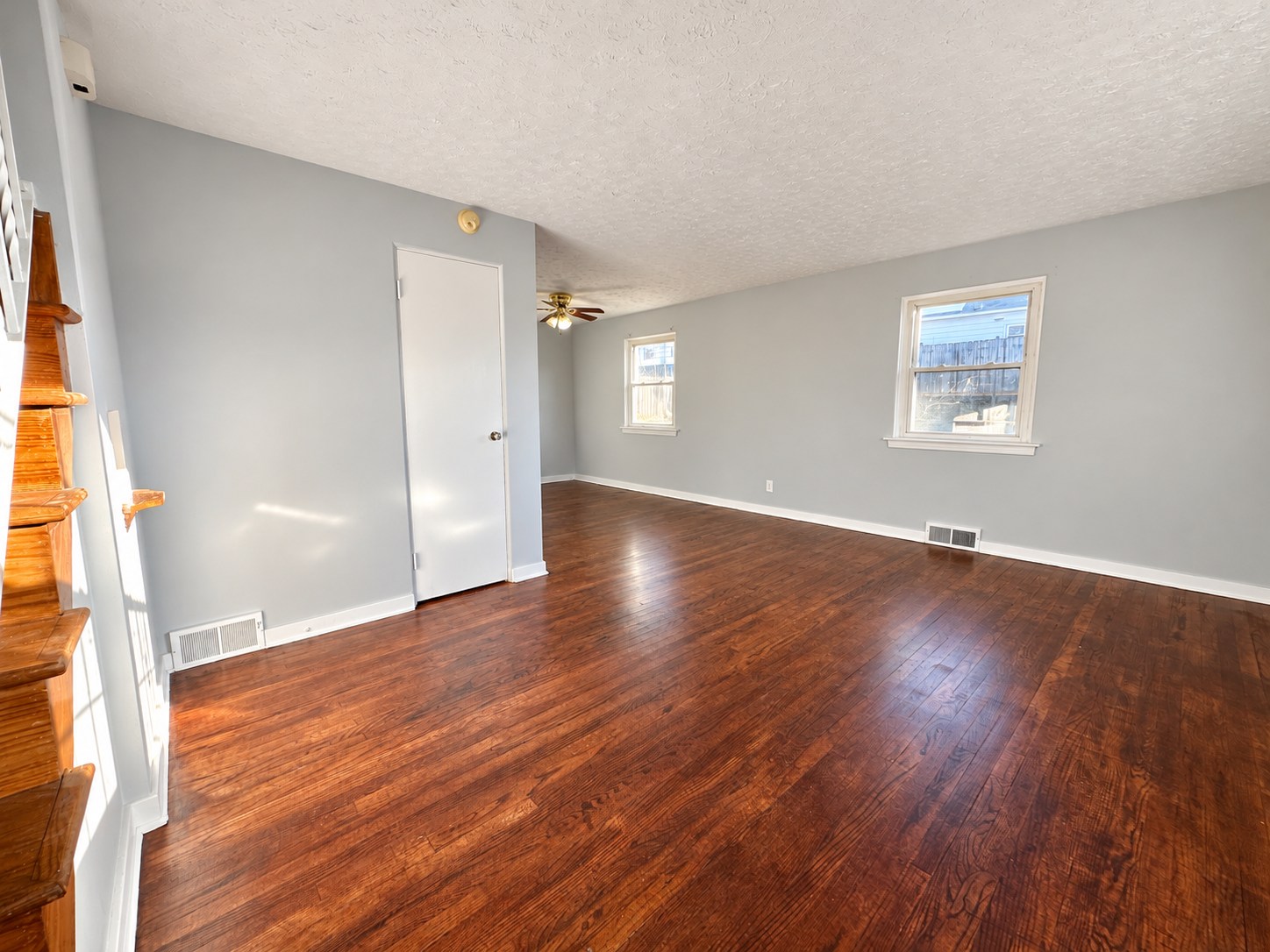 315 Chestnut Street — Living area