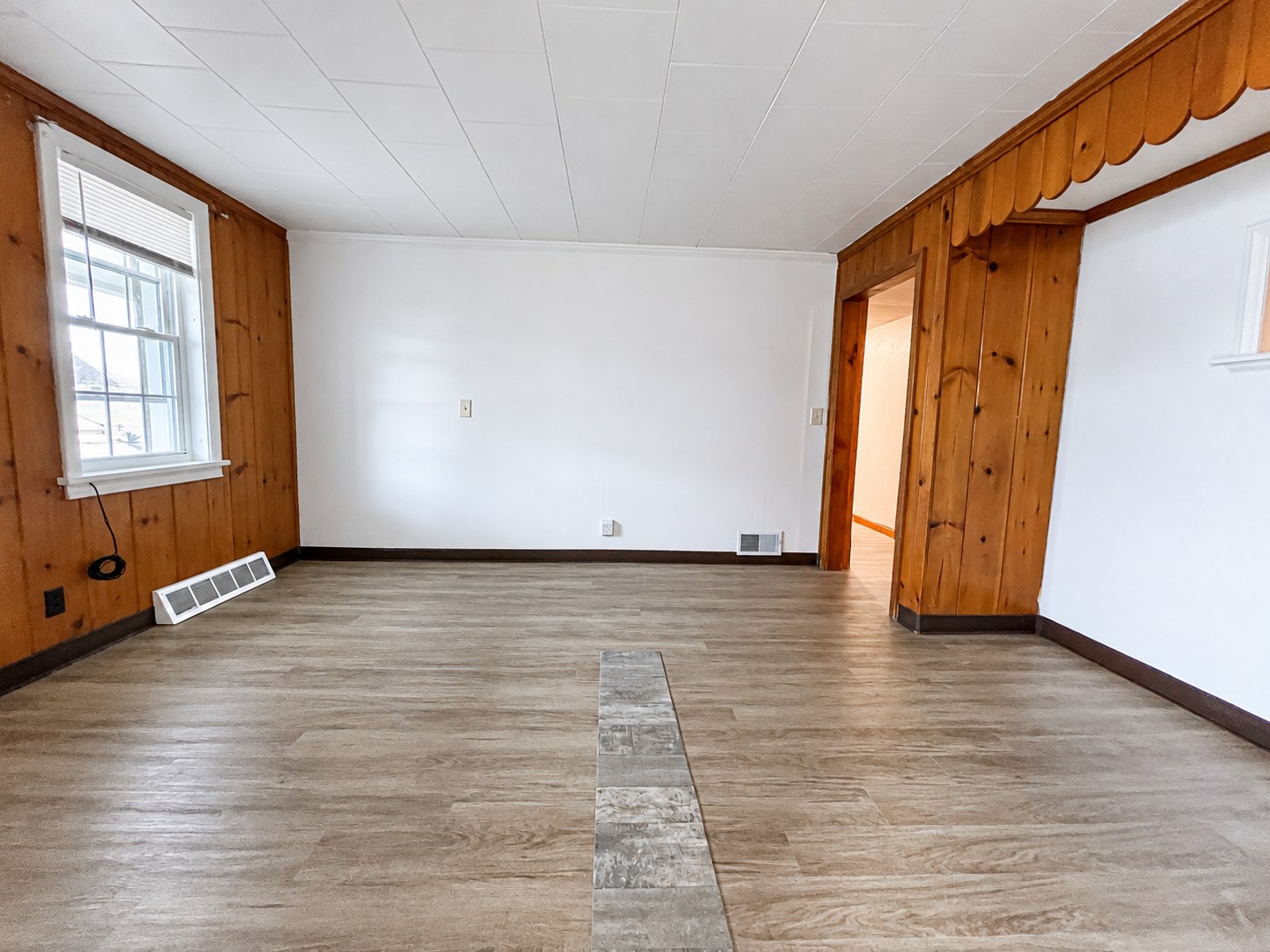 321 Chestnut Street, Unit B — Living room