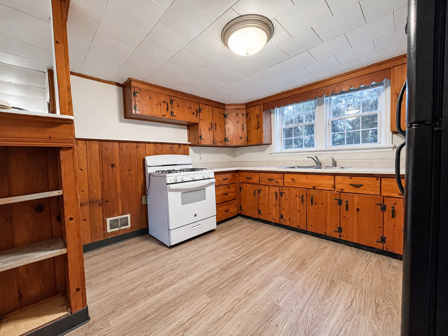 321 Chestnut Street, Unit B — Kitchen, alternate view