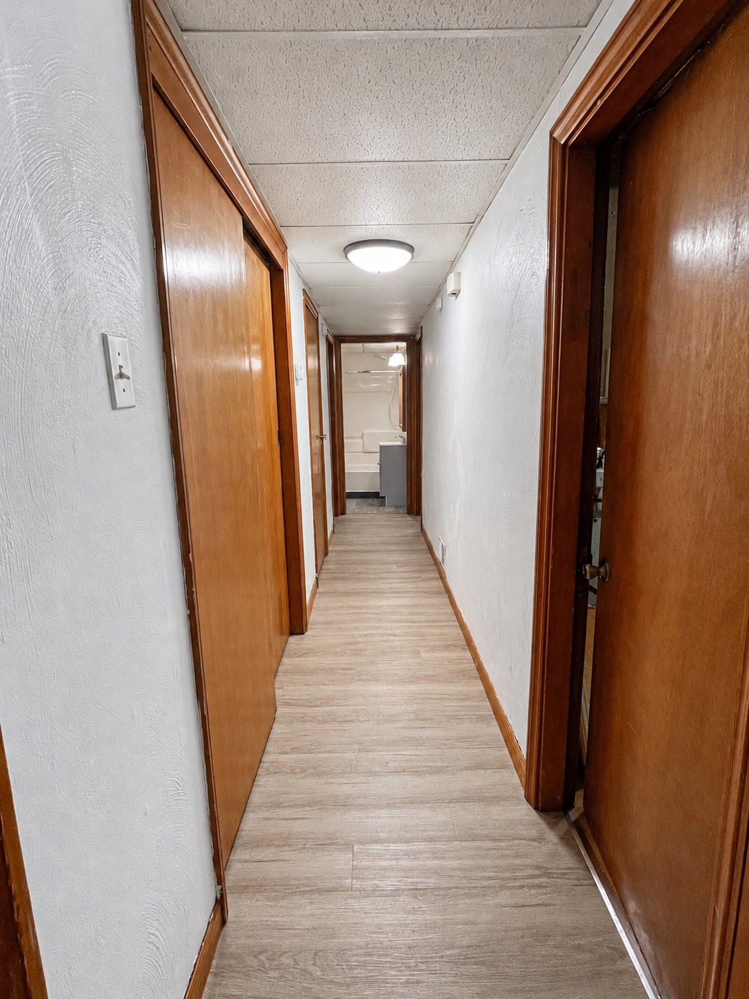 321 Chestnut Street, Unit B — Hallway
