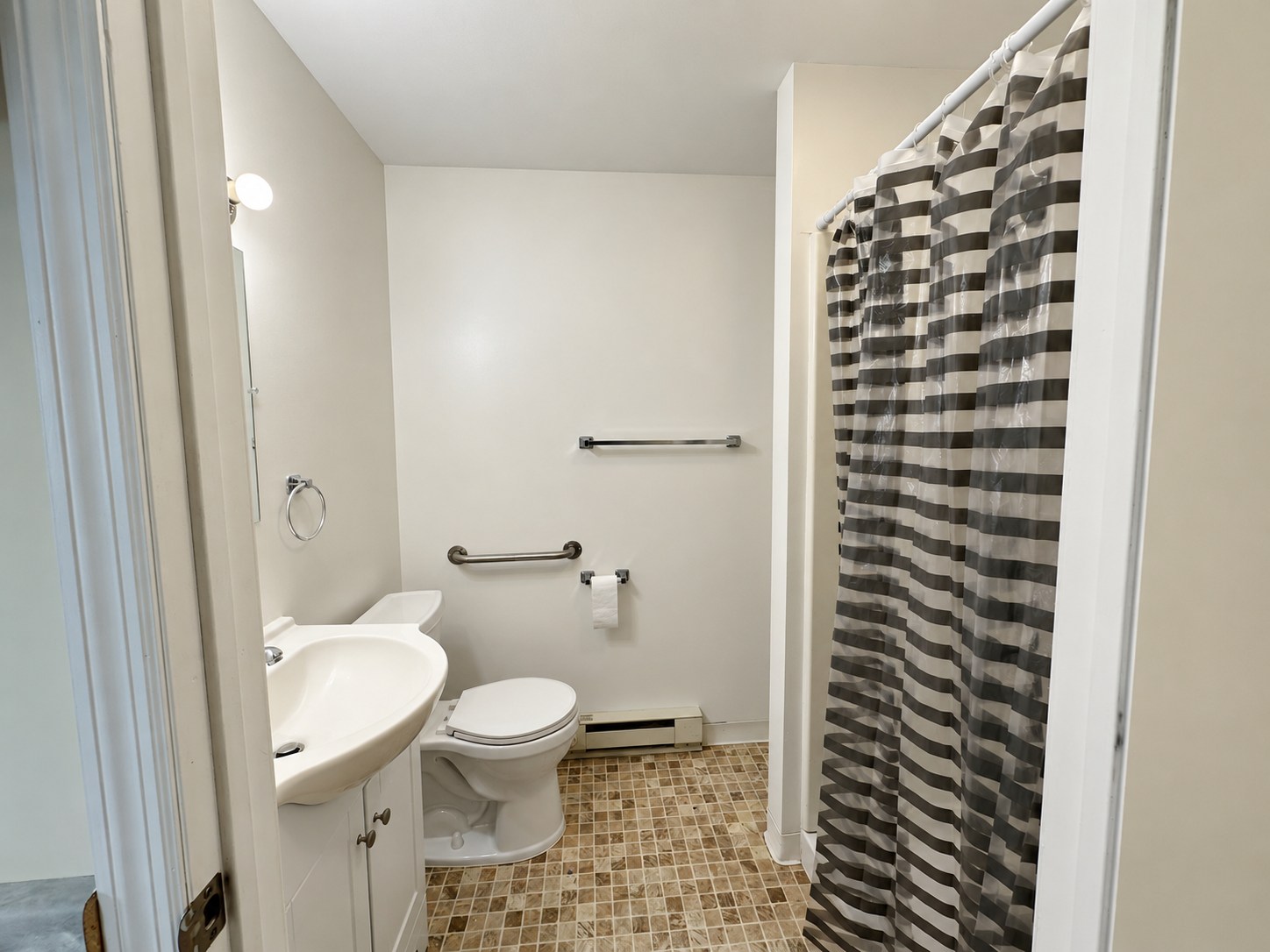 Blue Ridge room example 1 — Bathroom