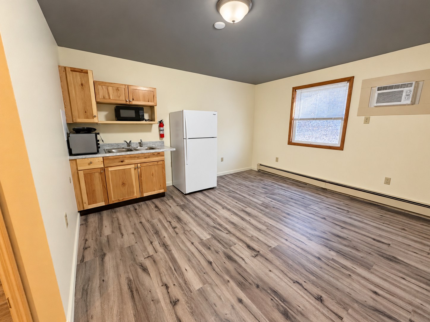 Blue Ridge room example 3 — Room and window AC