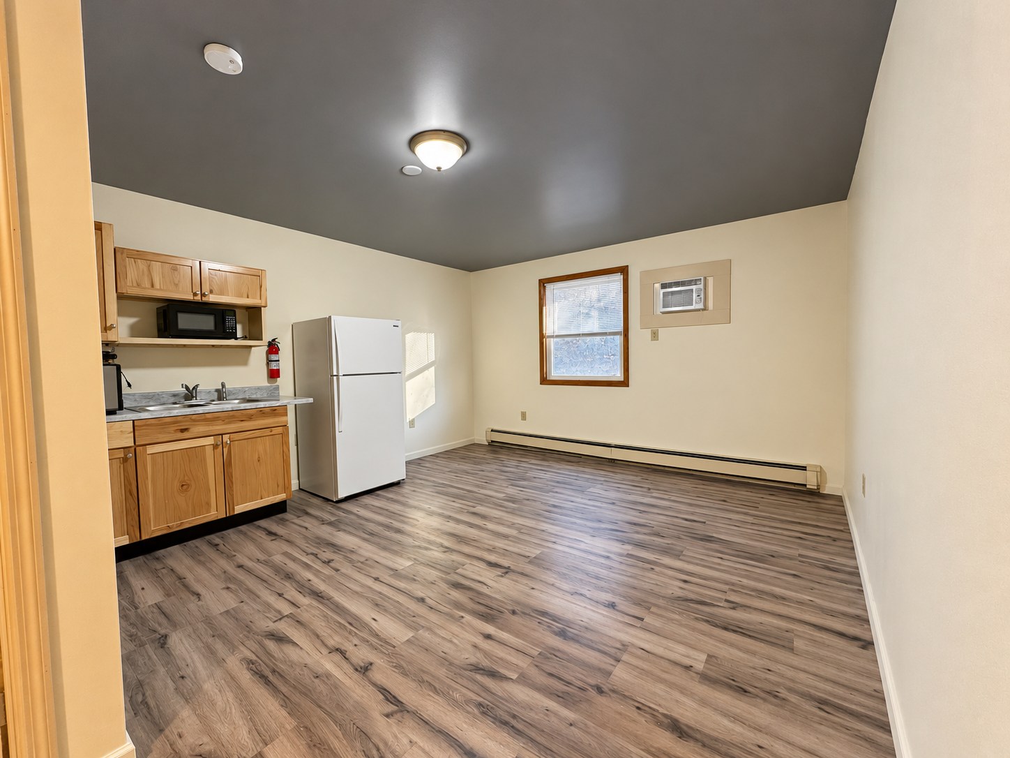 Blue Ridge room example 3 — Main room, alternate view