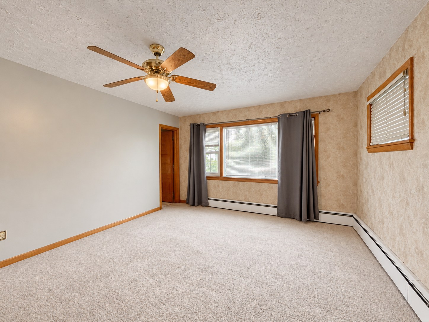 317 Chestnut Street — Bedroom with ceiling fan